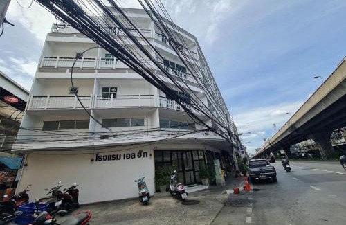 Bang Khun Phrom Hotel | El Huq