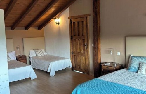 El Raso Ski Chalet | El Labrao . Casa de Campo Estilo Rústico en la Parte Sur de la Sierra de Gredos