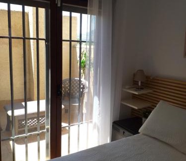 Lozoyuela Bed & Breakfast | El Mondalindo Habitación intima con patio