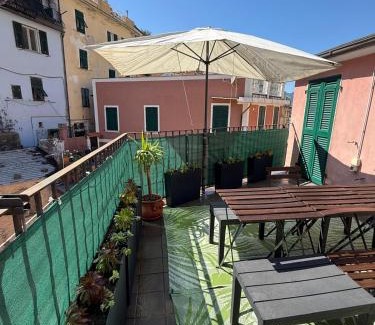 Vernazza Apartment | El Nin Apartment with Terrace