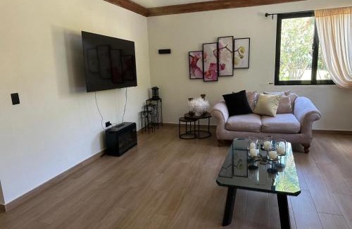 Piedra Blanca House | El Paraiso