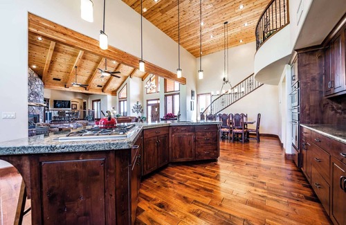 Fort Valley House | "El Rancho" The Grand House with Snowbowl Vistas w/AC