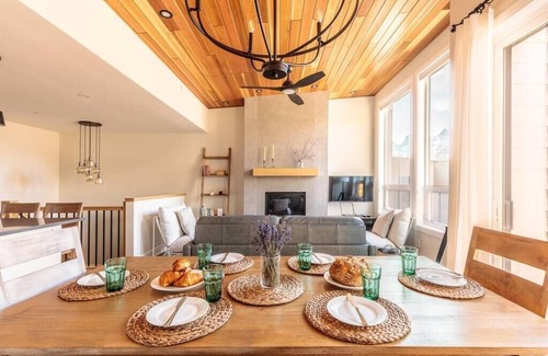 Teepee Town House | El Refugio - Private Townhouse with Amazing Views