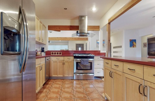 Victory Hills House | El Sol! Near UNM, Nob Hill, Airport and Hospitals!