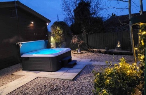 Low Catton House | Elckys Holiday HOT TUB Lodge York