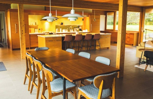 Spring Green House | Elderflower Retreat: a modern ranch overlooking the valley with view of Taliesin