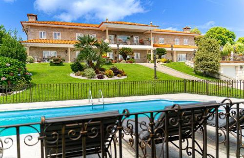 Pacos De Ferreira Bed & Breakfast | Elegância & Carros Hotel