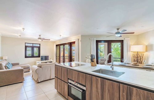 Playa Apartment | Elegancia Ocean View with Cooling Pool