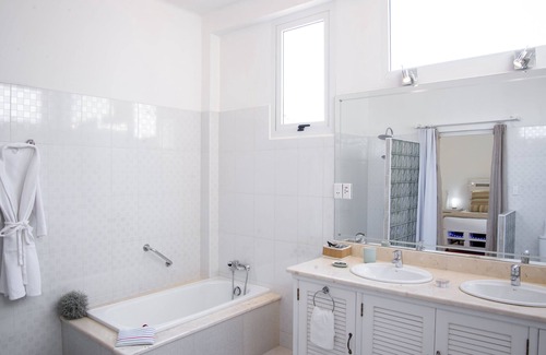 El Vedado House | Elegancia Suites Habana
