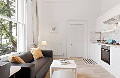 Coldharbour Apartment | Elegant 1-Bed apt w/Juliet Balcony in Brixton