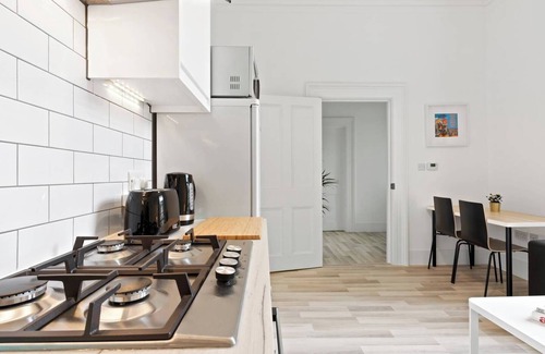 Coldharbour Apartment | Elegant 1-Bed apt w/Juliet Balcony in Brixton