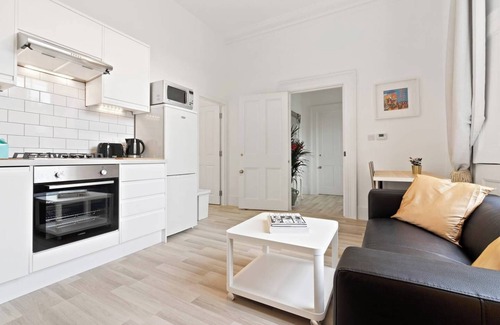 Coldharbour Apartment | Elegant 1-Bed apt w/Juliet Balcony in Brixton