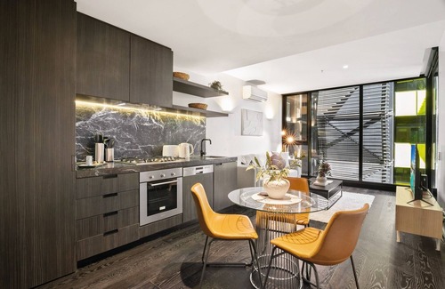 North Melbourne Apartment | Elegant 1-Bed Apartment with Premium Amenities