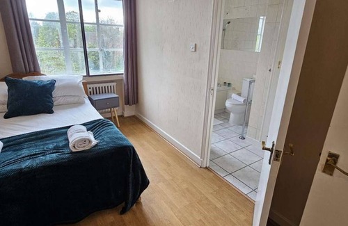 Kilburn Apartment | Elegant 1-Bed Flat Sleeps 5 NW6 Jubilee, Bakerloo & Overground Lines
