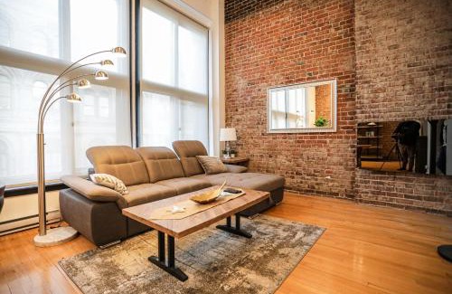 Old Montreal Apartment | Elegant 1-bedroom apartment in Old Port- 301