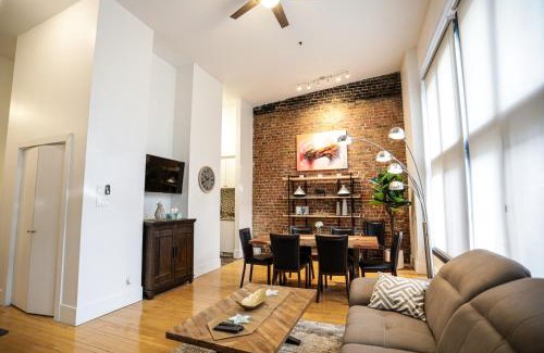 Old Montreal Apartment | Elegant 1-bedroom apartment in Old Port- 301