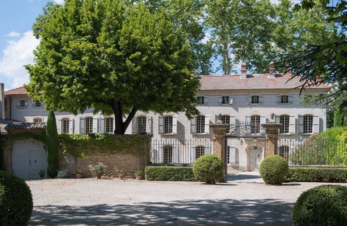 Camaret-sur-Aigues House | Elegant 18th c. country house, beautiful lush park, lovely pool.