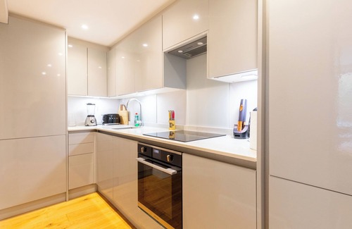 Sands End Apartment | Elegant 1BD Hidden Gem w/Private Patio — Fulham!