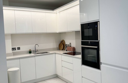 North Wall Apartment | Elegant 2 Bedroom Apartment in Grand Canal