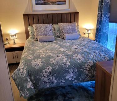 Prestonpans Resort | Elegant 2 Bedroom En-Suite Caravan with Bathtub near Edinburgh Seton Sands Holiday Village