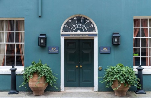 Knightsbridge House | Elegant 2 Room Suite in the Heart of Knightsbridge