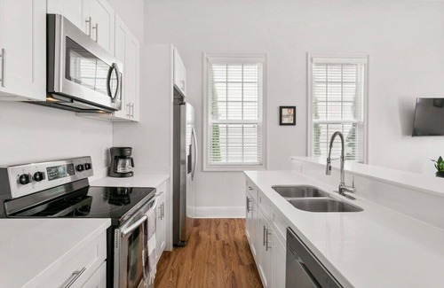 Saint Thomas Development Apartment | Elegant 2BR | Garden District | Historic Luxury