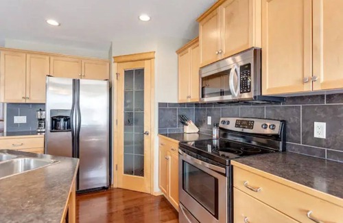 Airdrie House | Elegant 3 Bed 2.5 Bath Home with Water Front Views
