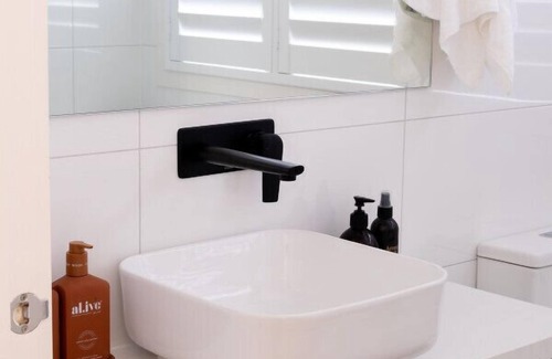Altona North House | Elegant 3-Bed, 3-Bath Townhouse in Altona North
