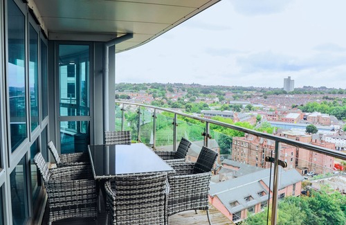 Nottingham City Centre Apartment | Elegant 3-bedroom Penthouse in Central Nottingham