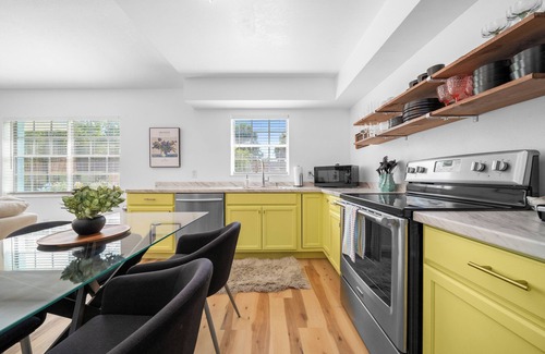 Crystal River House | Elegant 3-Bedroom Escape Minutes from Manatees, Scalloping, Boat Ramps and More!