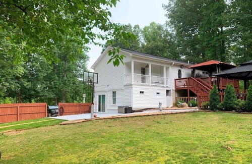 Spotsylvania House | Elegant 3-Bedroom Retreat with Wi-Fi & Peaceful Outdoor Space in Spotsylvania