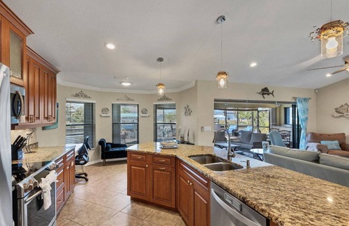 Charlotte Harbor House | Elegant 3bd home right on canal (CH904)
