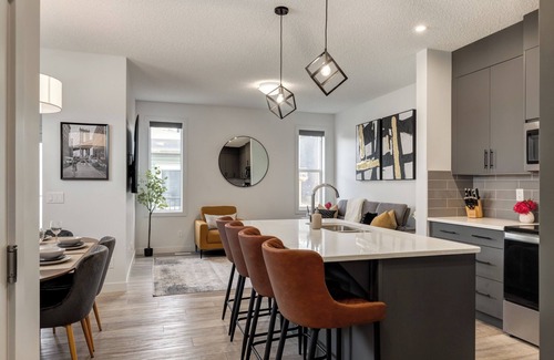 Calgary House | Elegant 4 Bdrm House - AC | Garage | Pet Friendly