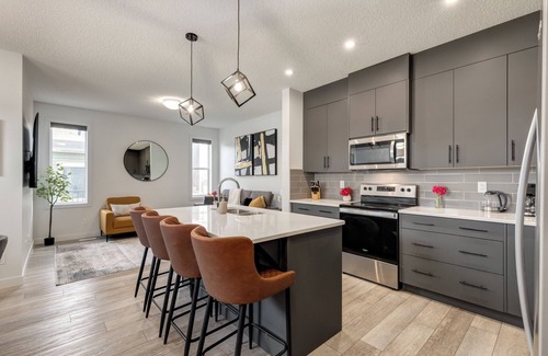 Calgary House | Elegant 4 Bdrm House - AC | Garage | Pet Friendly