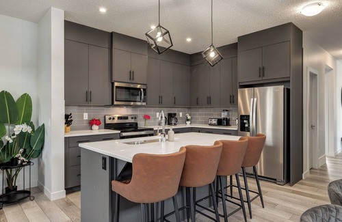 Calgary House | Elegant 4 Bdrm House - AC | Garage | Pet Friendly