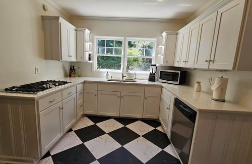 Home Park Apartment | Elegant 4BR Oasis in Atlanta!