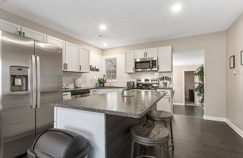 Shawnee House | Elegant, 4BR undisturbed tranquility