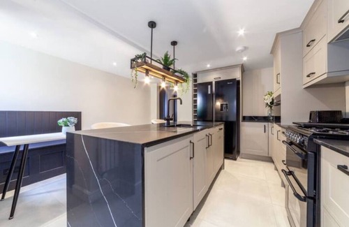 Crofton Park House | Elegant 5BR house w/garden & terrace, SE London