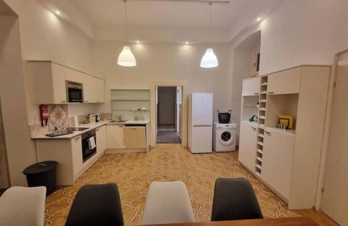 Innere Stadt Apartment | Elegant 5Room Apartment in the Heart of Vienna, Steps from the Staatsopernnnnnnn
