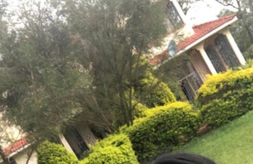 Nandi Villa | Elegant all ensuite for 9 people with beautiful large garden for events