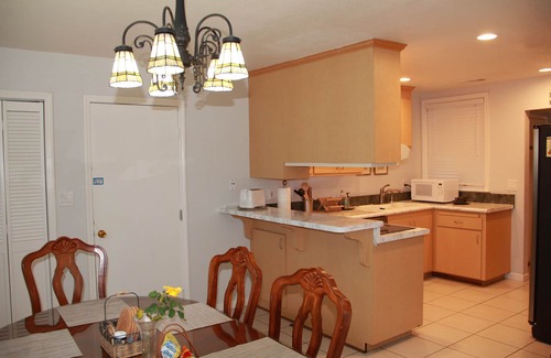 Evergreen House | Elegant and Cozy 3 Bd/2 Ba Home near Downtown San Jose