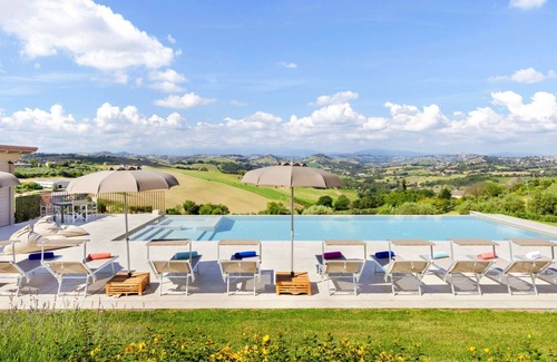 Francavilla d'Ete Villa | Elegant and spacious villa with pool and panoramic view over the hills, just 30 minutes from the sea