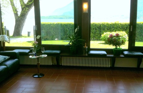 Domaso Villa | Elegant and luxury villa with garden, beach , wifi and pool use. Pets allowed