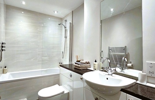 Comely Bank Apartment | Elegant and Peaceful 1 BR Escape near City Centre