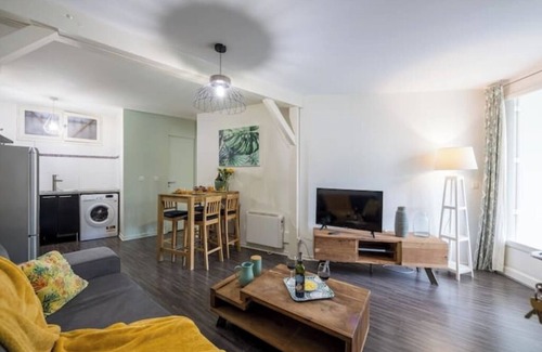 Mont-de-Marsan Apartment | Elegant apartment in the center of town