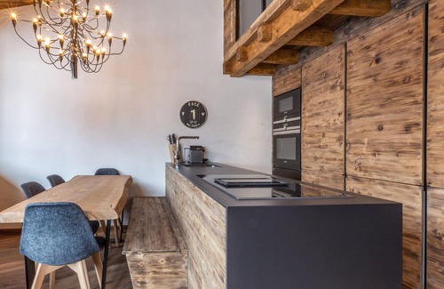 Val-d'Isere Apartment | Elegant apartment with fireplace, whirlpool tub and WiFi in Val-d’Isère