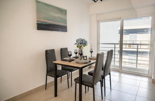 Keratsini-Drapetsona Apartment | Elegant apartment with breathtaking cityscape view (Drap F5)