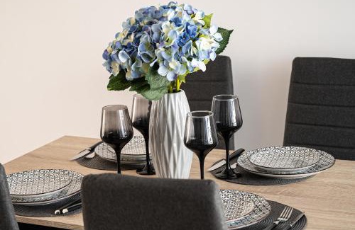 Keratsini-Drapetsona Apartment | Elegant apartment with breathtaking cityscape view (Drap F5)