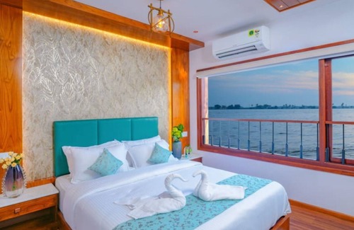 Alappuzha Boat Rental | Elegant Boathouse