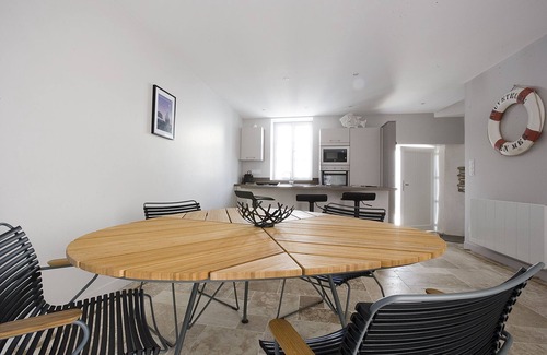 Le Bois-Plage-en-Re House | Elegant Chai Rhétais fully restored in the heart of the village